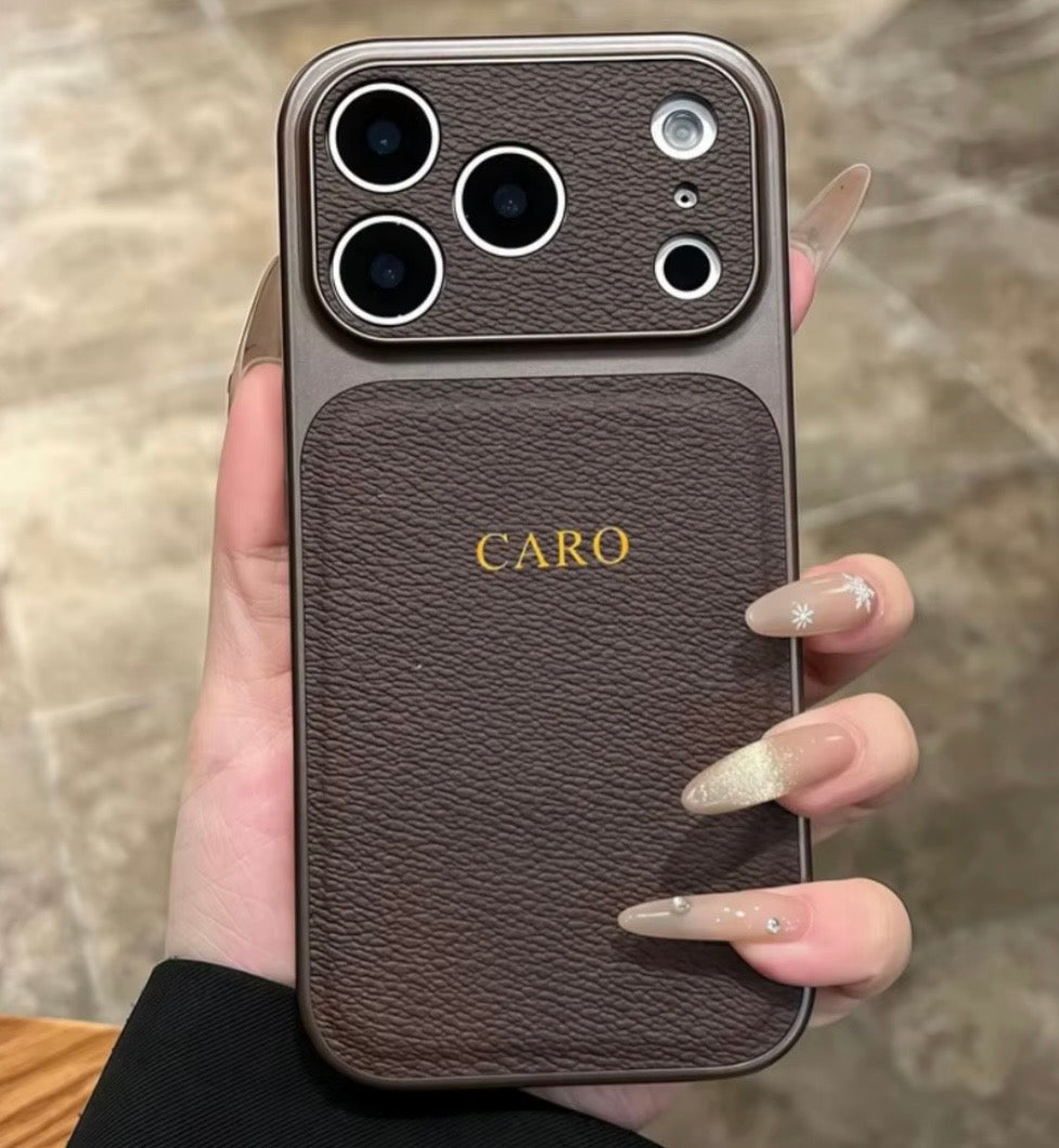 Coque iPhone en Cuir Personnalisée – Initiales Dorées